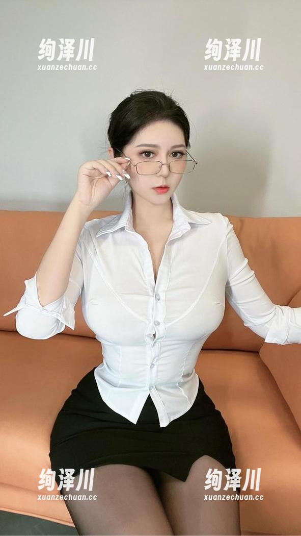 微密圈 - 120斤的小王同学的空姐写真：在云朵上打卡的私拍时刻
