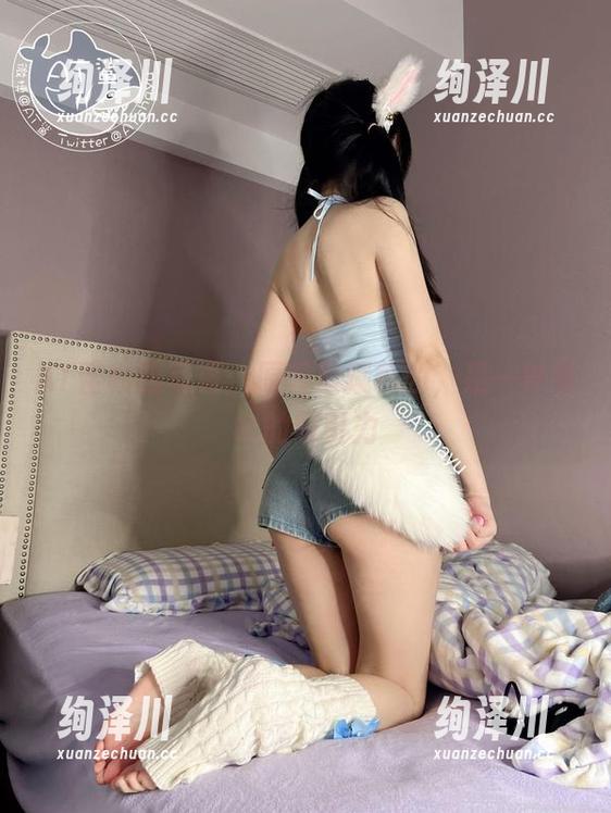 AT鲨校服写真：原图里藏着的，是一种致命的吸引力