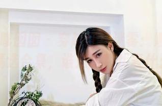 Feilin嗲囡囡 – 穿越红裙迷雾：娜依灵儿的精选合集，谁知道红代表什么？