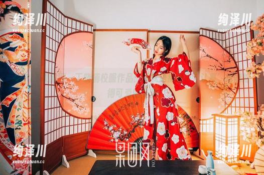 GIRLT果团网 - 丁晓楠校服作品：她就是那种把‘认真’也能拍得可爱的类型