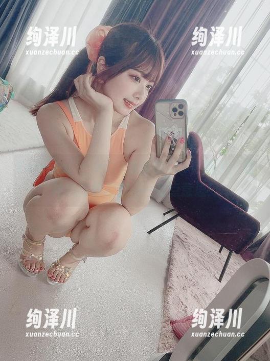 Tomiko(とみこ)的丝袜Cos更新了，这种风格我觉得……有点意思！