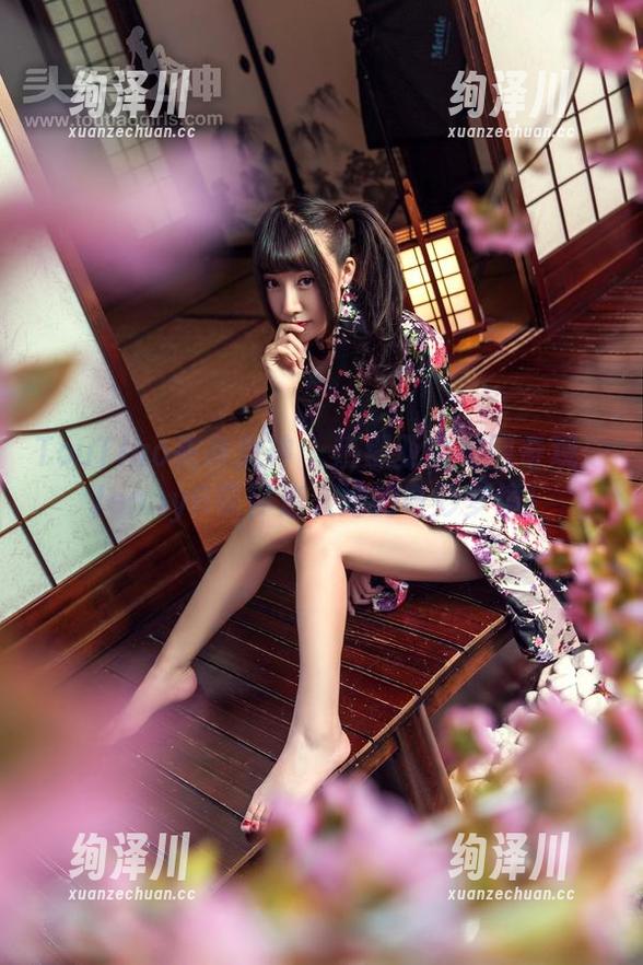 TouTiao头条女神 - 热那亚的美图奇观：JennyR带你走入她的奇妙梦境！
