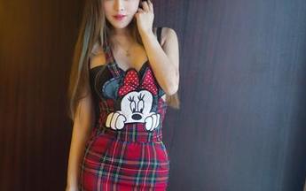 TuiGirl推女郎 – 王馨瑶的最新眼镜图包：哎呦，这眼镜里有啥魔法吗？