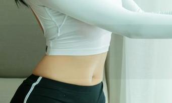 UGirls尤果网 – 原图背后的油亮幻想——Mikka涵涵带你走进生活