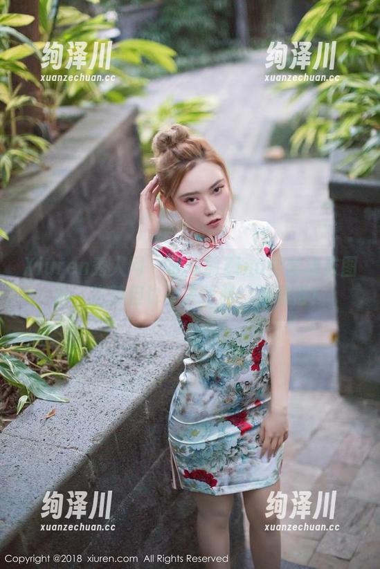 Xiuren秀人网 - 战姝羽Zina全套泳衣图片，热辣但也不失优雅，真难得！