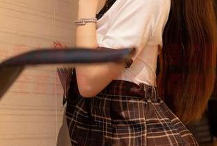 Xiuren秀人网 – 你绝对想要的曦宝儿白衬衫：全套图包，连空气都变得甜蜜