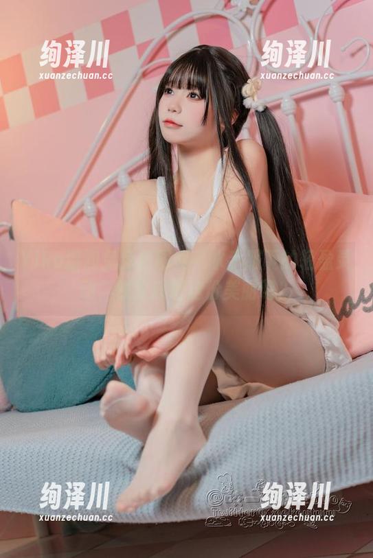 Yiko湿润兔 Yiko湿润兔免费图册,水手服下的轻盈灵动,快来获取这份美丽吧!