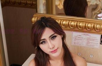 YouWu尤物馆 – 更新！兔子Nina在校园的写真，草坪上有点萌哦！