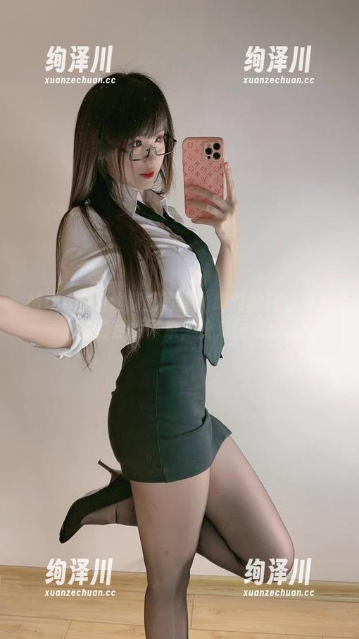 Miko酱的体操服写真：绝对颠覆你对运动的刻板印象，快来围观！