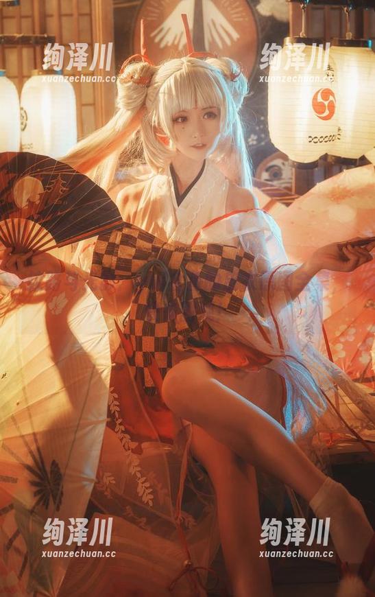 纹路与光影：yui金鱼的皮衣原图全集，快来围观！