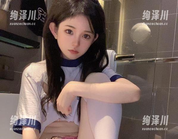 倦倦喵在白睡衣中的全套原图，谁能拒绝这样梦幻的俏皮？