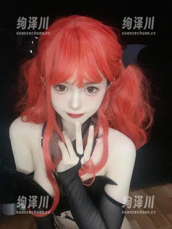 倦倦喵的豹纹写真合集：摸摸屏幕，这纹路跟我家的沙发有点像。