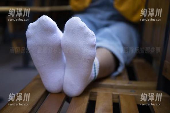 南国足艺-诗敏 南国足艺 - 资源分享:诗敏的肉丝比脚合集,脚跟背后的那些事儿!