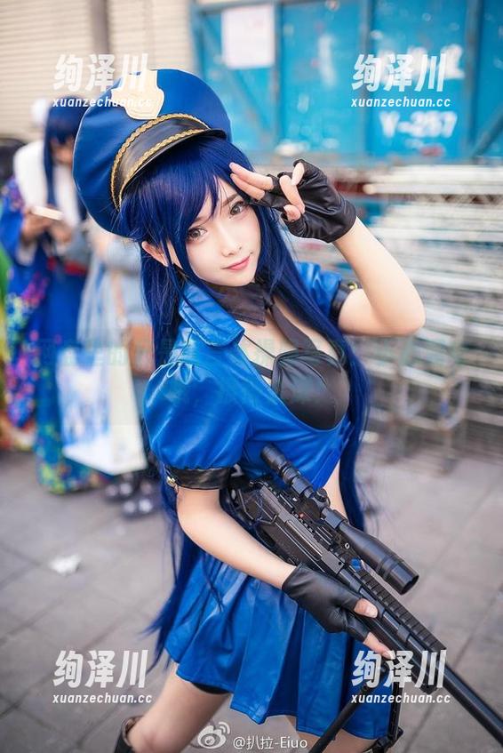 网盘里的只是简言体操服写真：小心漏电哦，撩得太深！