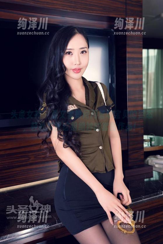 头条女神 - 看文雪如何用篮球宝贝的姿态，轻松驾驭这组绝妙的套图作品！