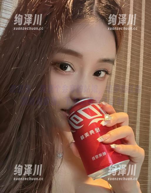 微密圈 - 真是个会穿的姑娘，奶雯的红色漏背裙原图，下载后悔药请自备！