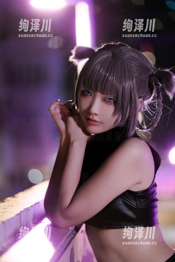 宫本樱的写真集分享：花园里的花嫁，阳光直射，莫名有点羞羞的？