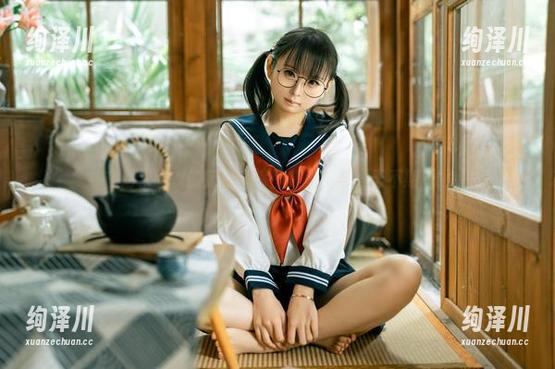幼水铃衣 在幼水铃衣的定制短裤图集里,与夏天不期而遇