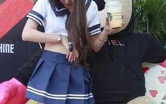 异思趣向 – 观看：婉萍和她的白色羽绒服，谁说羽绒服不能穿出高级感？这简直是‘寒流时尚’！