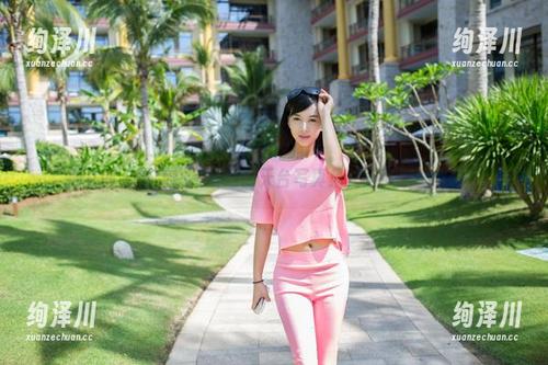 推女郎 - 最新！王馨瑶的天台写真集，阳光欺骗我眼！