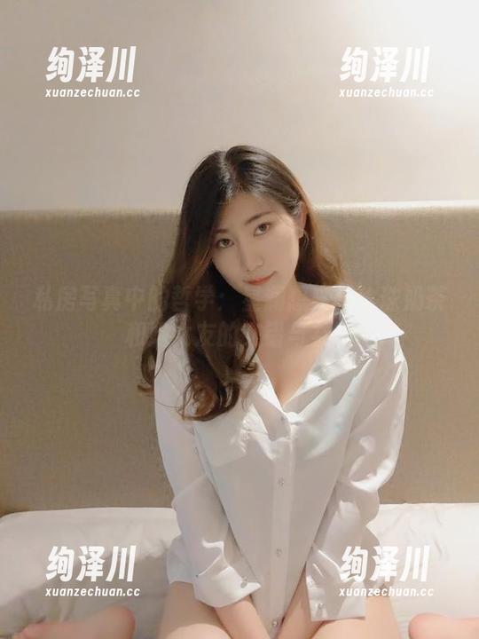 私房写真中的哲学：星澜想来杯珍珠奶茶和她女友的交错与共鸣