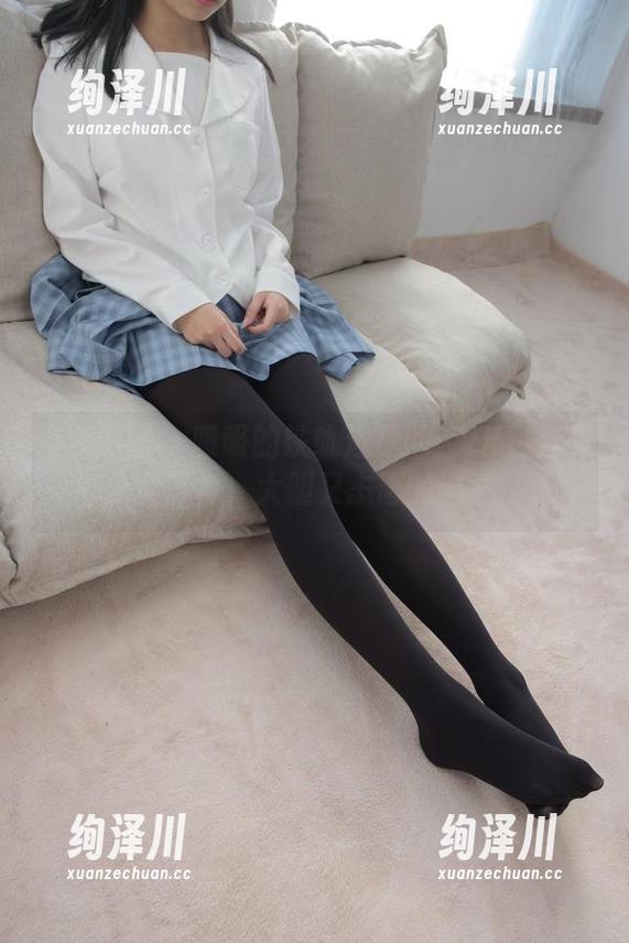 森萝财团 - 吸吸的铁轨边探险：JK白丝美少女写真，大胆又忐忑的感觉。