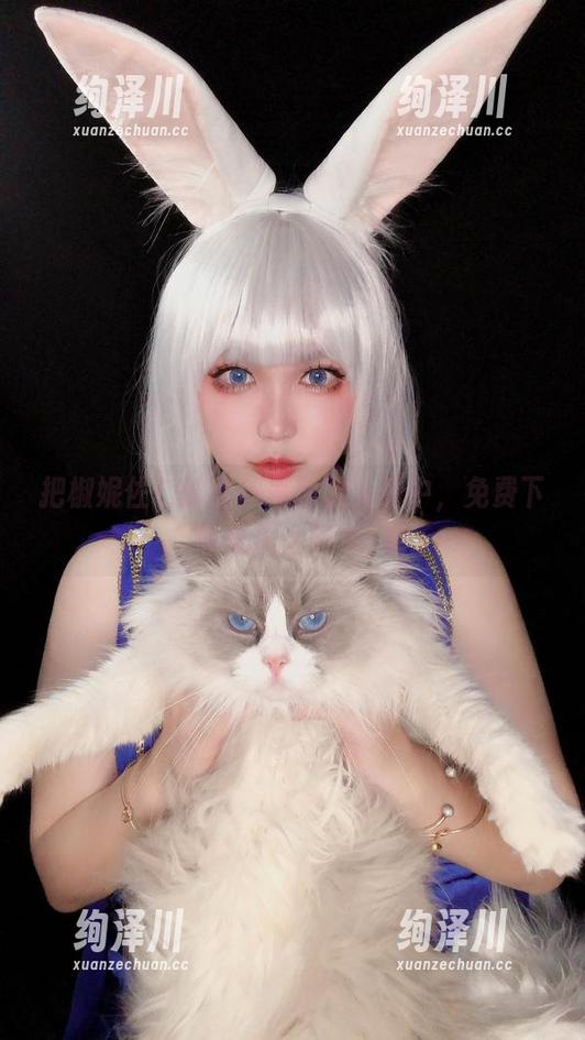 把椒妮佐仁的黑丝美照收入囊中，免费下载就这么简单！