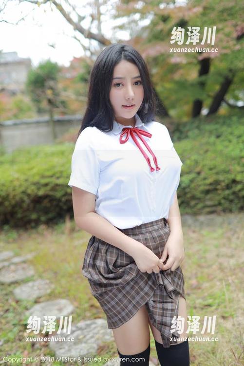 模范学院 - 黑白之间，茜茜Kimi的时尚探险：原图带你走进魔幻世界，图包就是你的专属猫步！