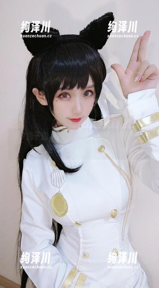 当汐兔子的私拍遇上木之本樱的美如画，简直是视觉的‘心动’瞬间！
