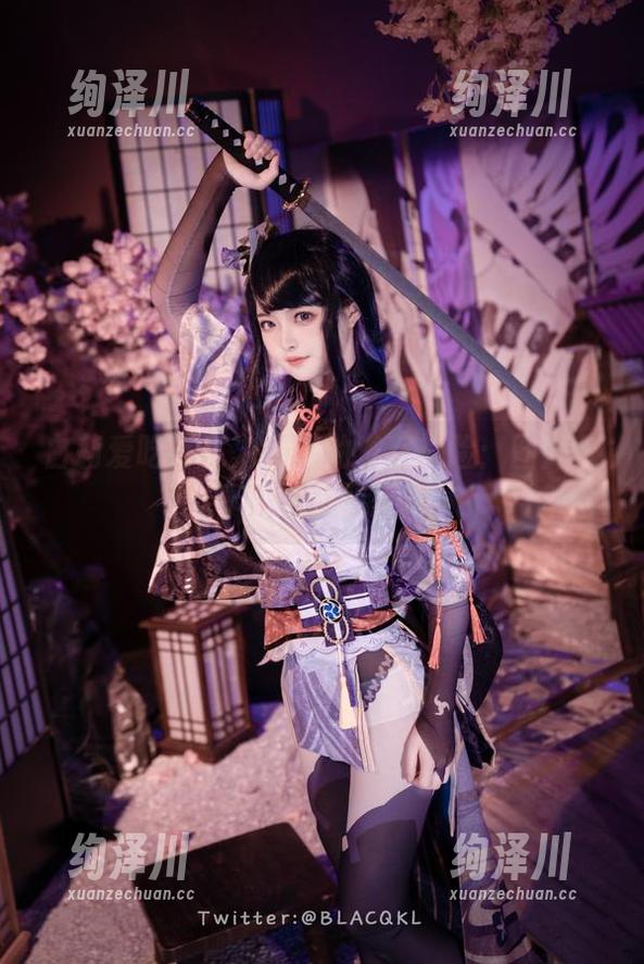 白莉爱吃巧克力和她的浴室探险：图库分享，水花四溅！