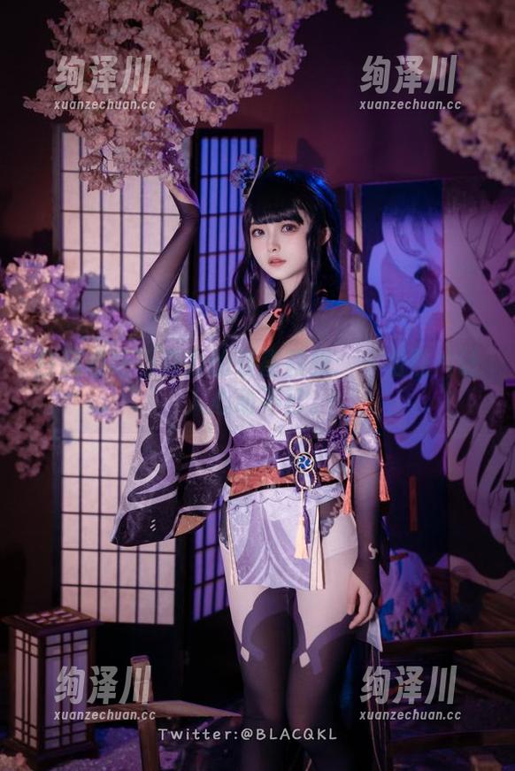 白莉爱吃巧克力 白莉爱吃巧克力的爱蜜莉雅:一组照片让人心动不已。