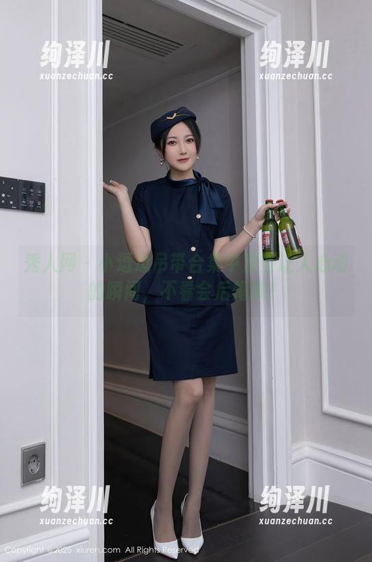 秀人网 - 小逗逗吊带合集中那些让人心动的瞬间，不看会后悔哦！