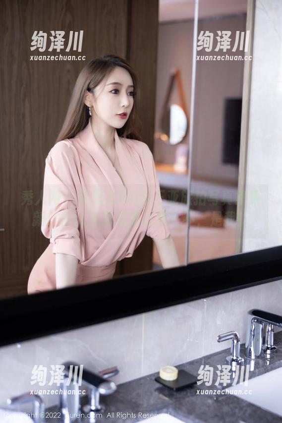 秀人网 - 张思允Nice三亚旅拍写真集更新：你以为海浪是主角？不，是我！