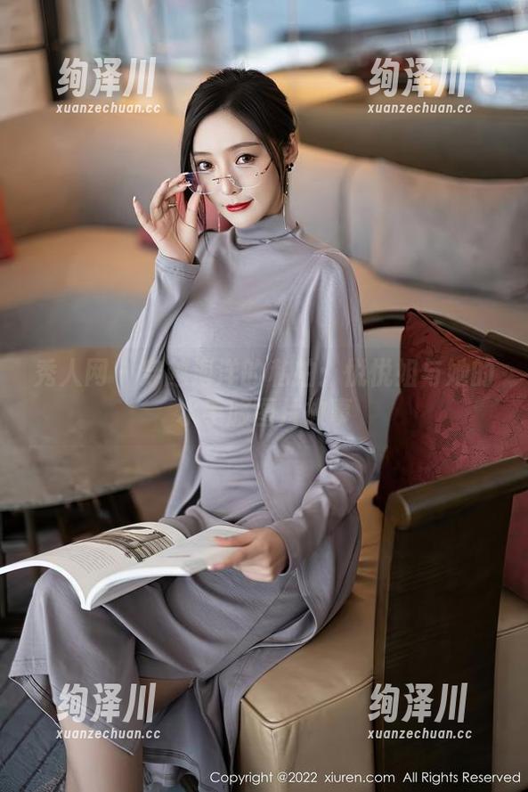 秀人网 - 穿越海洋的私拍：悦悦姐与她的水手服图片故事