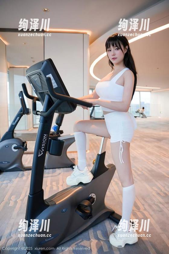 秀人网 - 写真里的《易阳Silvia姐姐》，原图竟然给我一种奇妙的亲密感，连呼吸都变得温柔。