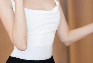 秀人网 – 当杨倩倩遇上办公室：一部写真与工作的绝妙融合