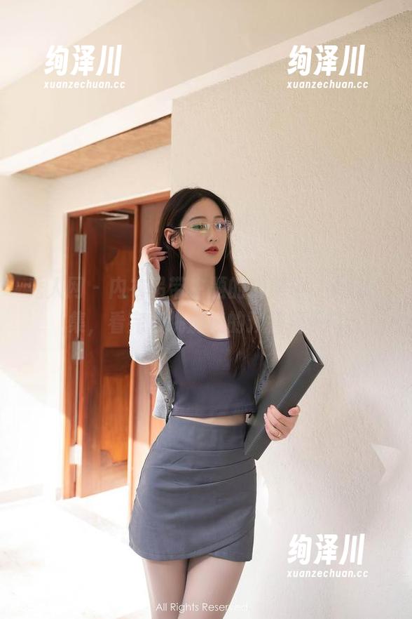 秀人网 - 内衣吊带主题的糯美子，最新图集，看完心跳加速的预警提示！