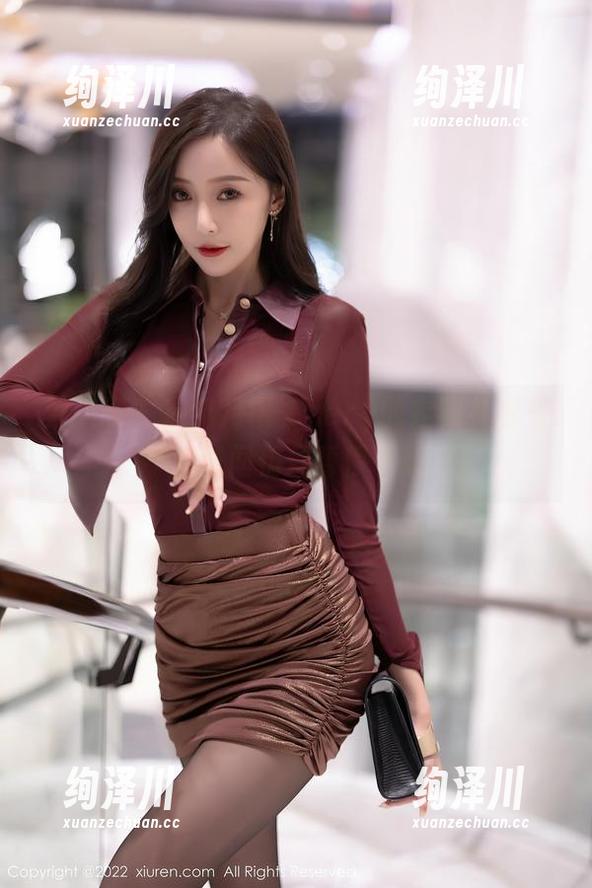 秀人网 - 在绯月樱-Chery的定制礼服里，时间仿佛暂停了...