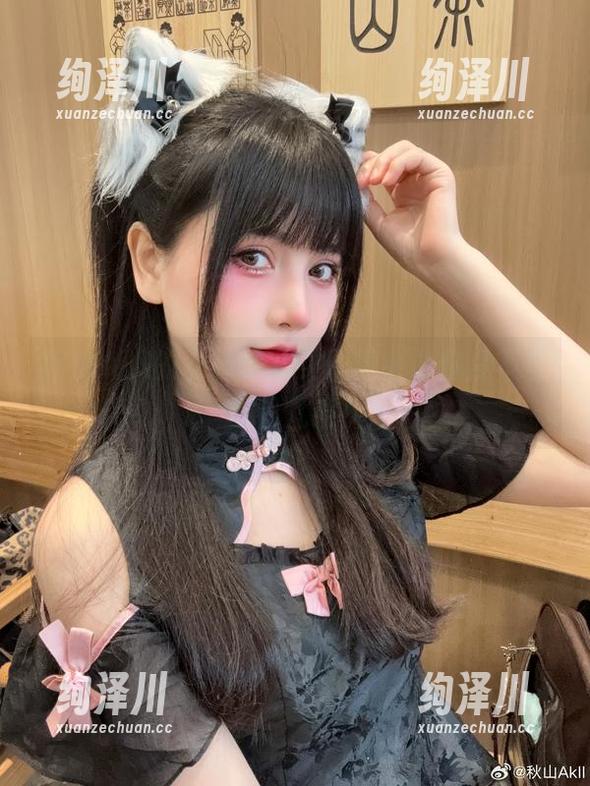 秋山AkI的女神范儿，原图会让你禁不住多看几遍！