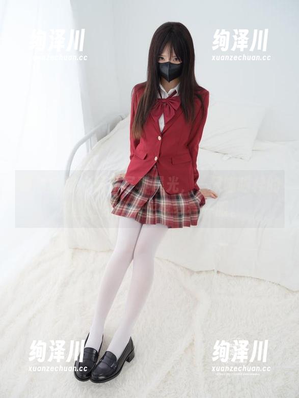 紧急企划 - 最新写真曝光，一只喵喵梓的灰丝让你禁不住想多看一眼。