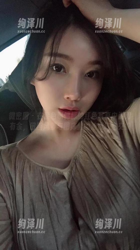 微密圈 - 在紫色哒豚豚的红色写真中游刃有余，田园风景与图库里的浪漫气息交织。