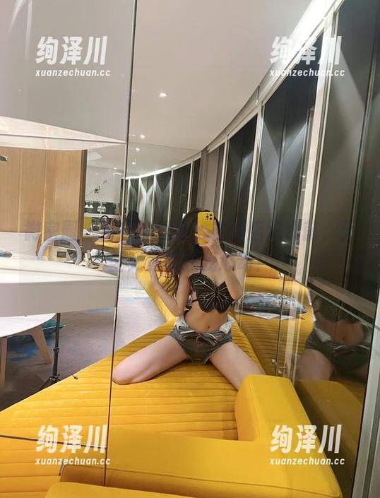 葛征 微密圈 - 葛征的图集:在酒店对镜前,无圣光竟然让我心动!