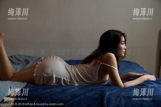 蜜桃社 - 看，温心怡穿牛仔裤的瞬间，美图太犯规了！