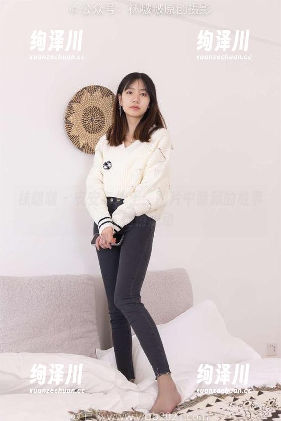 袜啵啵 - 安安与护士：图片中隐藏的故事在悄悄流动
