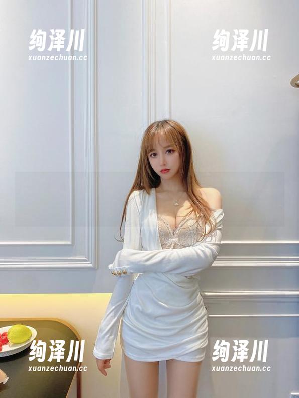 谁说职业装不能撩？过期米线线的写真套图让人心动！