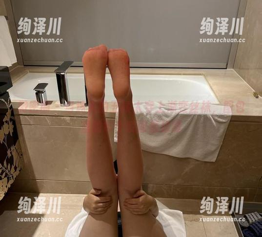 微密圈 - 当迷人的五姨太穿上渐变丝袜，图包里的每个瞬间都超赞