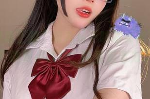 这就是真正的“阿九从不咕咕女神”高清写真！瞧瞧那眼神，简直是电力十足！