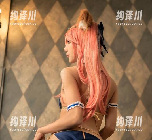 雅祈masaki新推美图：大凤旗袍，这一刻我愿意花大钱买下她的裙子！
