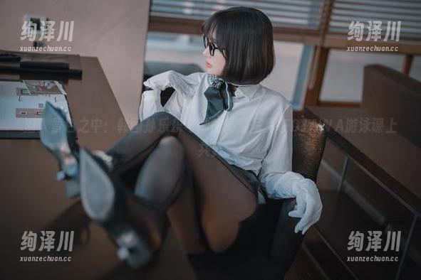 潜入景色之中：韩国孙乐乐与她的高清写真在DJAWA游泳课上共舞